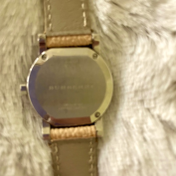 Burberry Ladies BU9022 Heritage Swiss Nova Check Quartz Watch Pre-owned - Picture 2 of 5